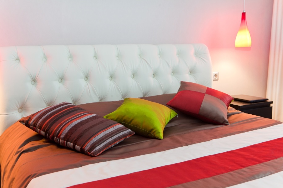 Пошив чехла на подушку с наполнением - изображение 1 - заказать онлайн в салоне штор Benone в Люберцах