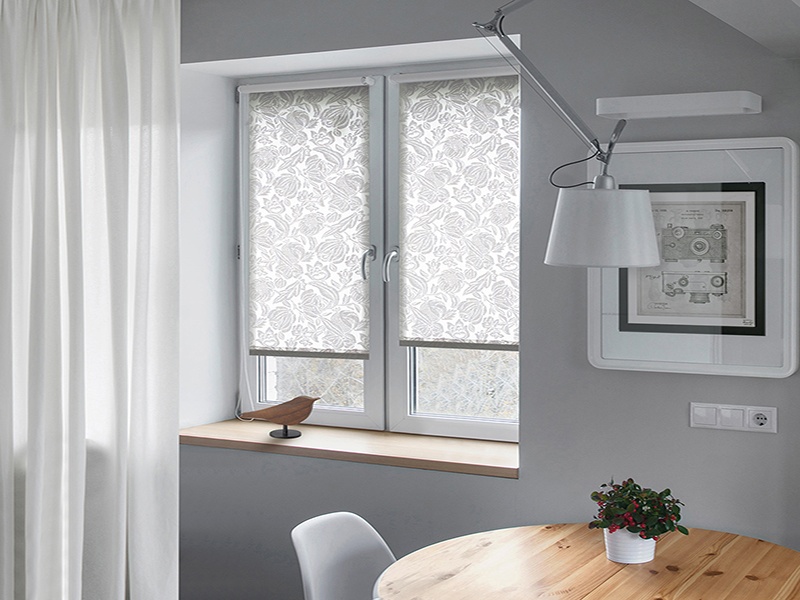 Монтаж рулонной шторы на створку окна - изображение 1 - заказать онлайн в салоне штор Benone в Люберцах